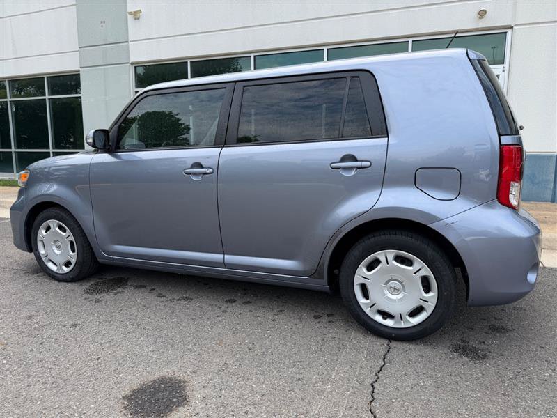 Used 2011 Scion xB FWD image 8