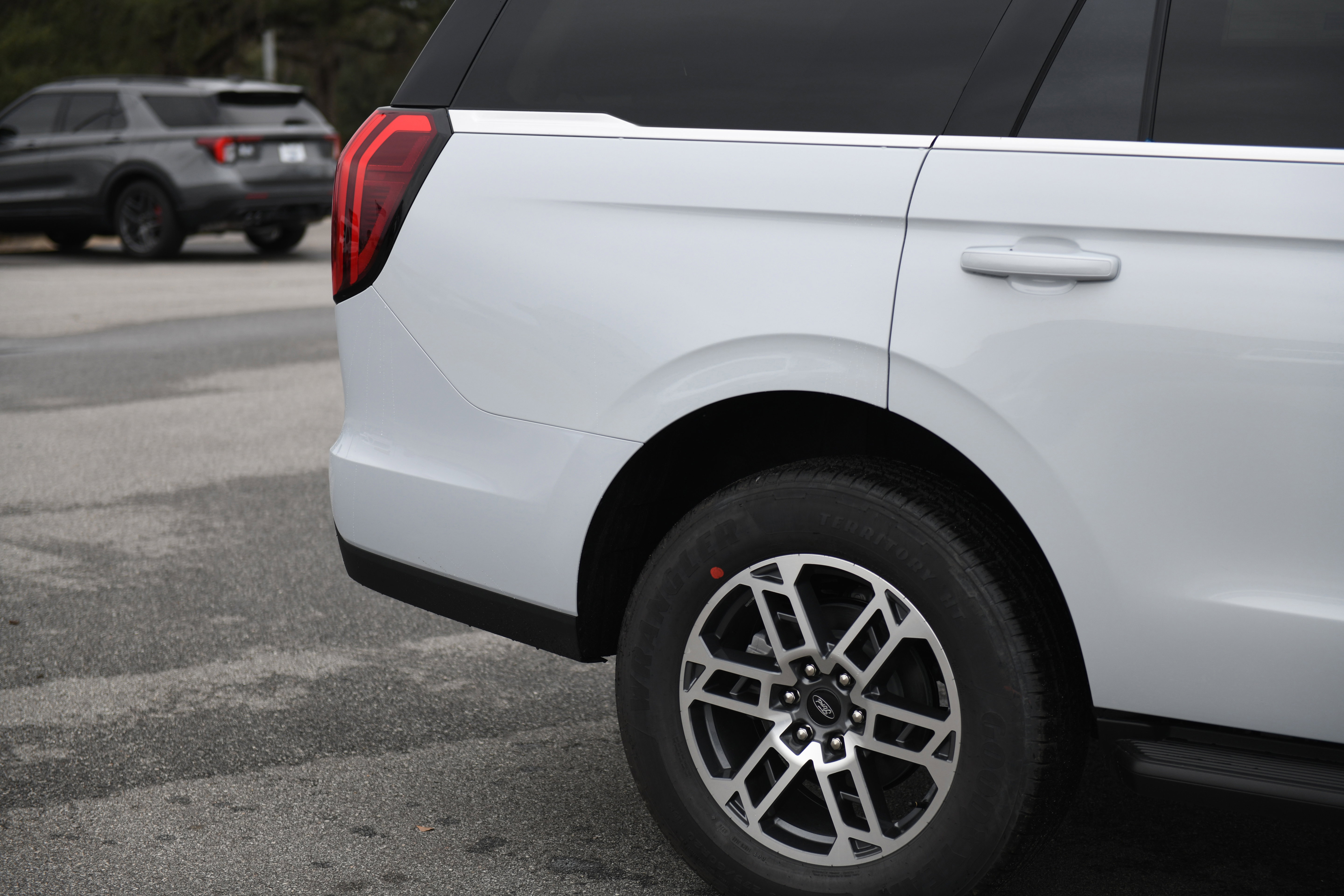 New 2026 Ford Expedition Active image 4