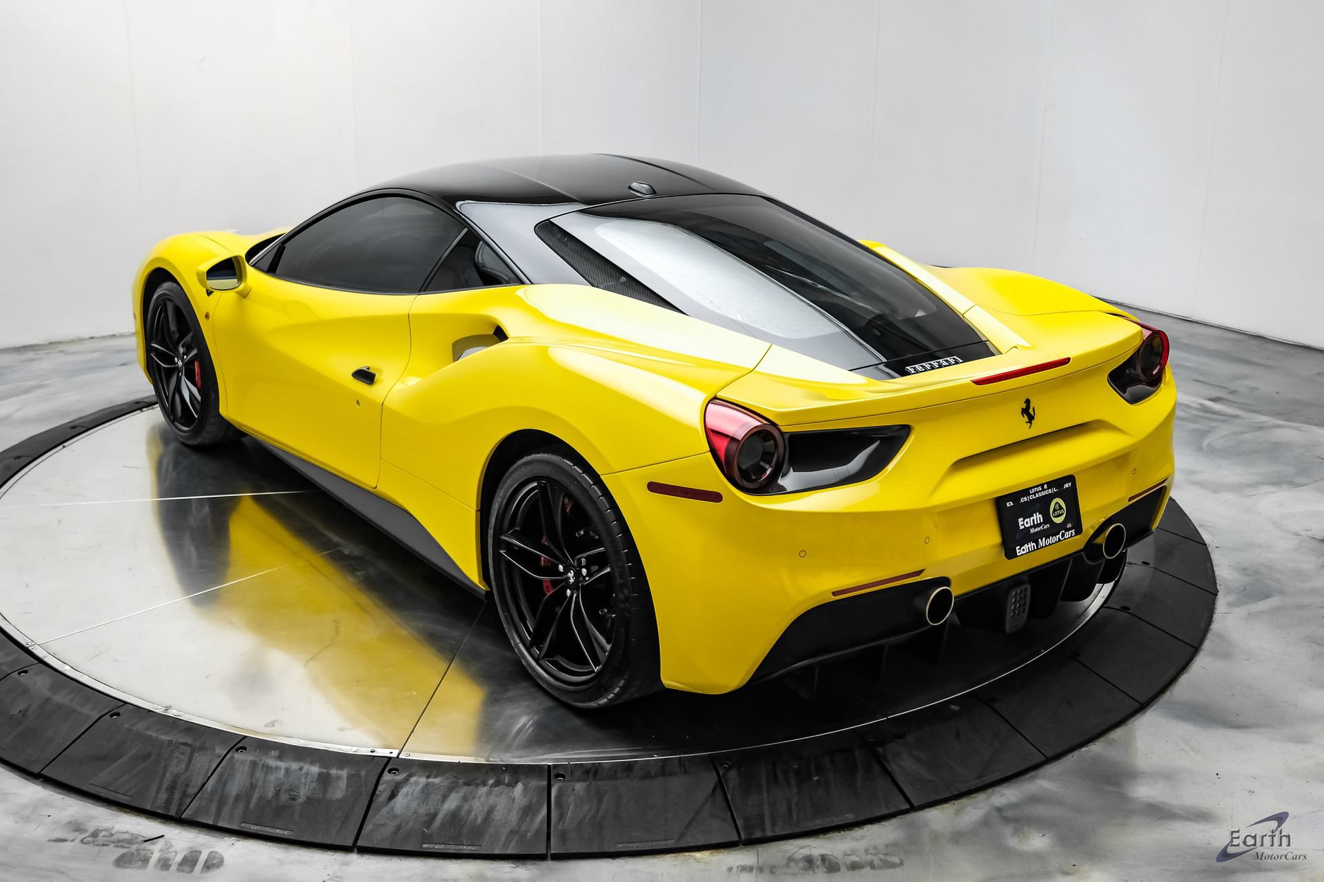 Used 2019 Ferrari 488 GTB RWD image 14