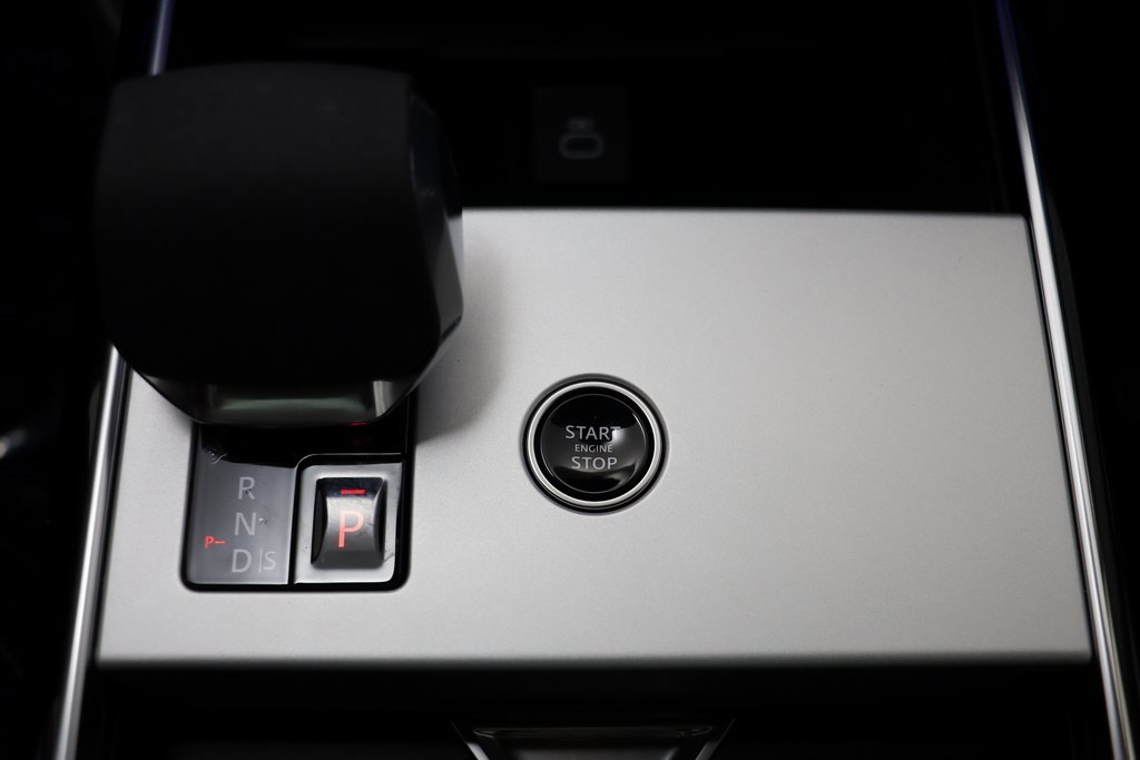 New 2025 Land Rover Range Rover SE image 16