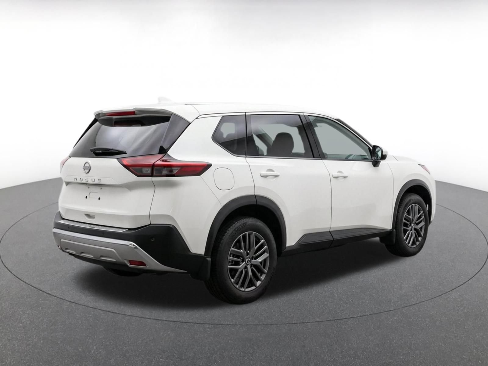 Used 2026 Nissan Rogue SV AWD/4WD image 8