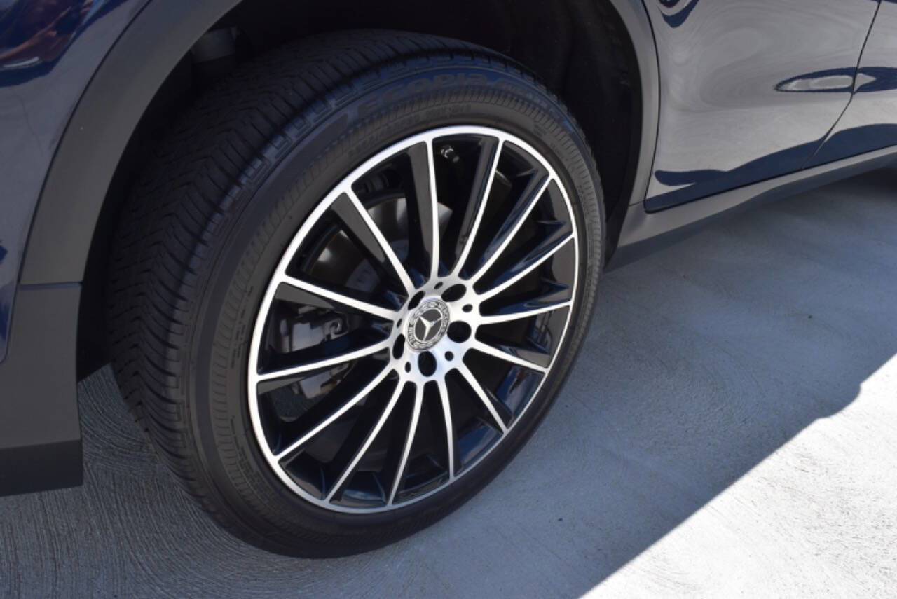 Used 2017 Mercedes-Benz GLC 300 4MATIC image 7