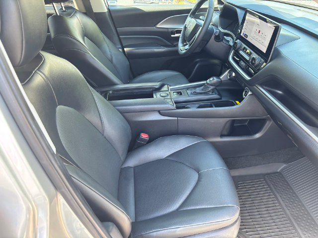 Certified 2025 Toyota Grand Highlander AWD Hybrid image 16