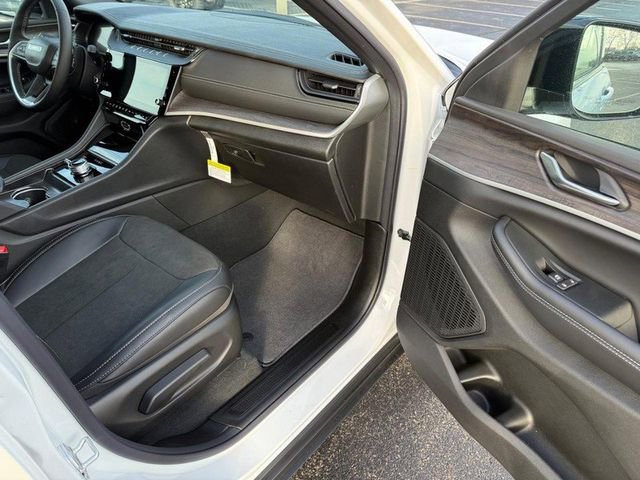 New 2026 Jeep Grand Cherokee Altitude image 5