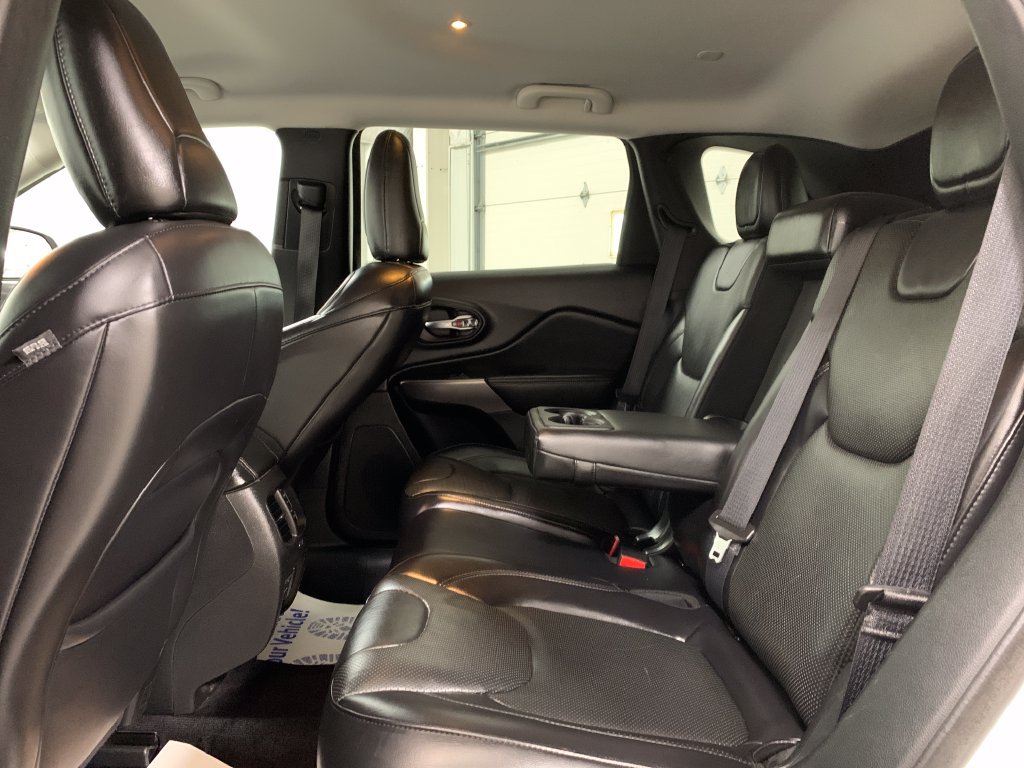 Used 2019 Jeep Cherokee Limited w/ Luxury Group AWD/4WD image 19