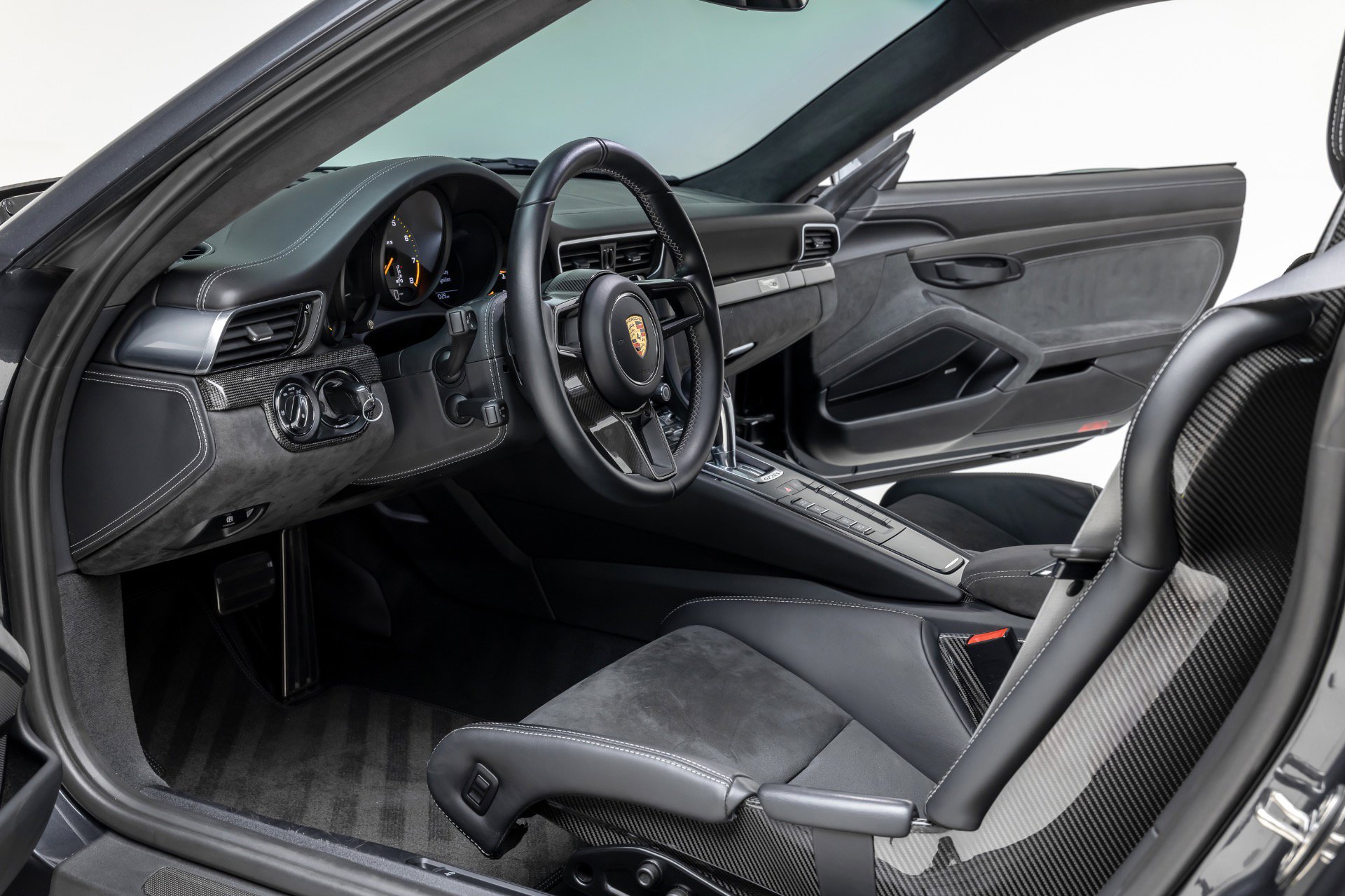 Used 2018 Porsche 911 GT2 RS image 17