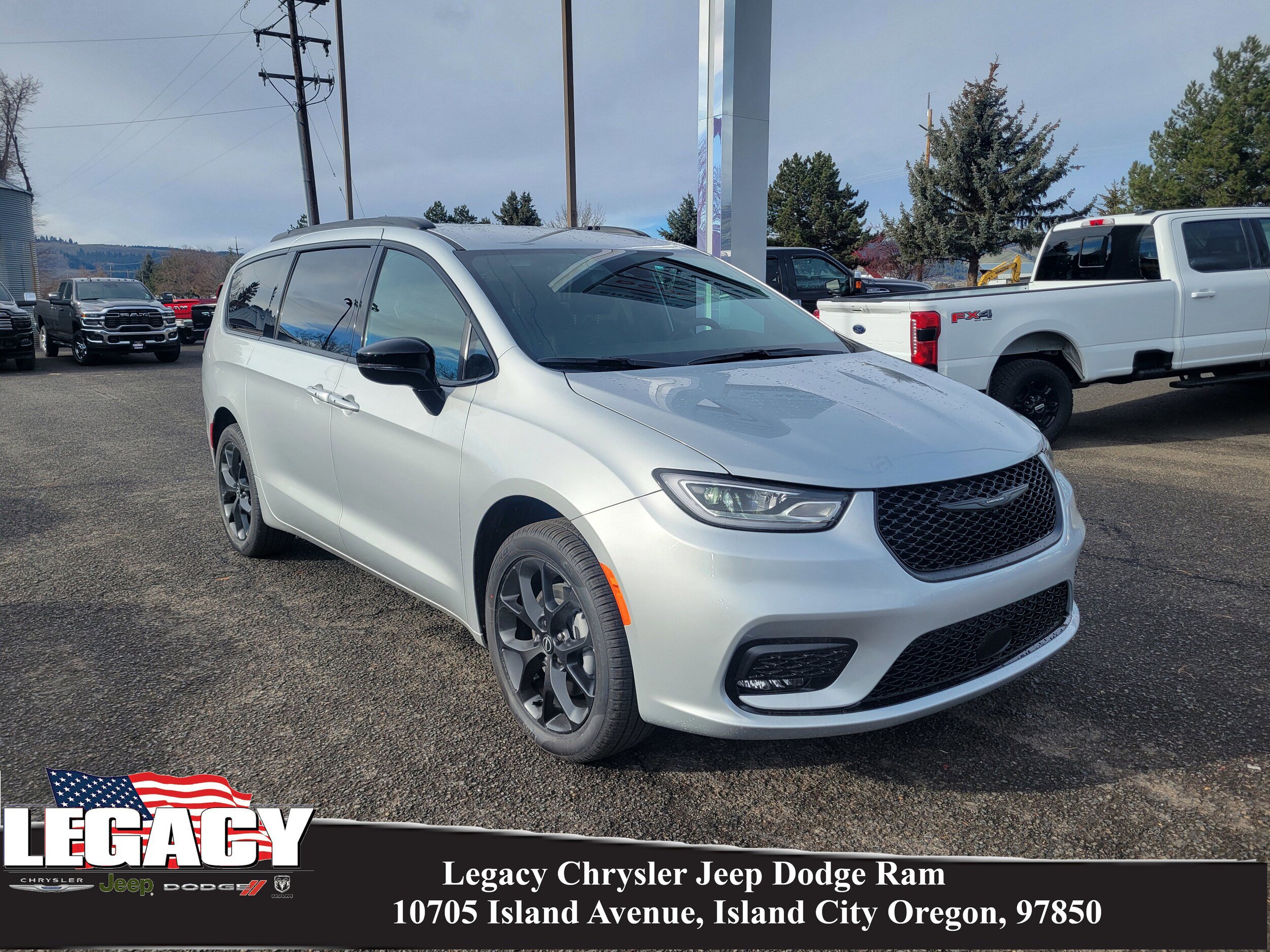 New 2026 Chrysler Pacifica Select w/ S Appearance Package