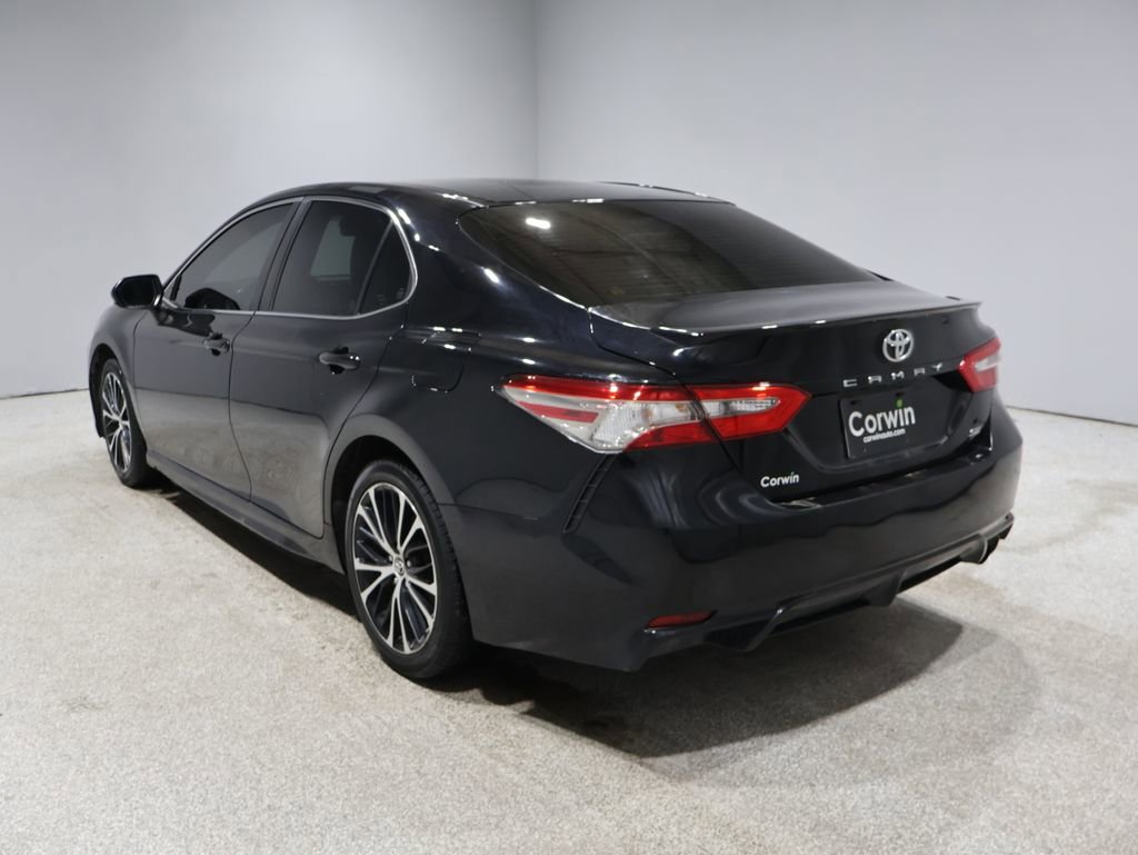 Used 2018 Toyota Camry SE image 5