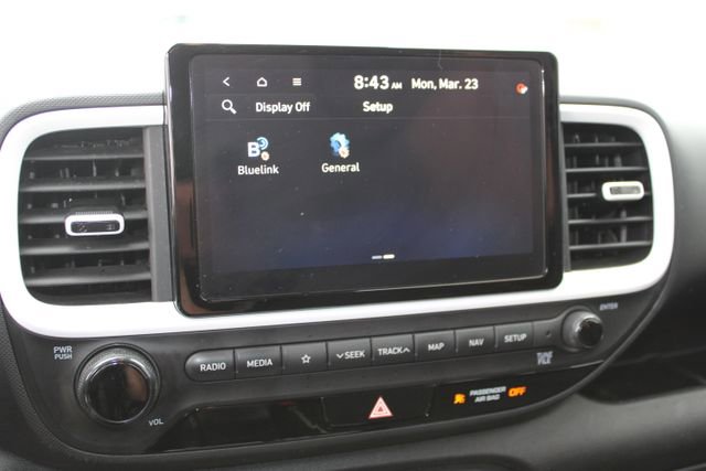 Used 2022 Hyundai Venue Limited image 24