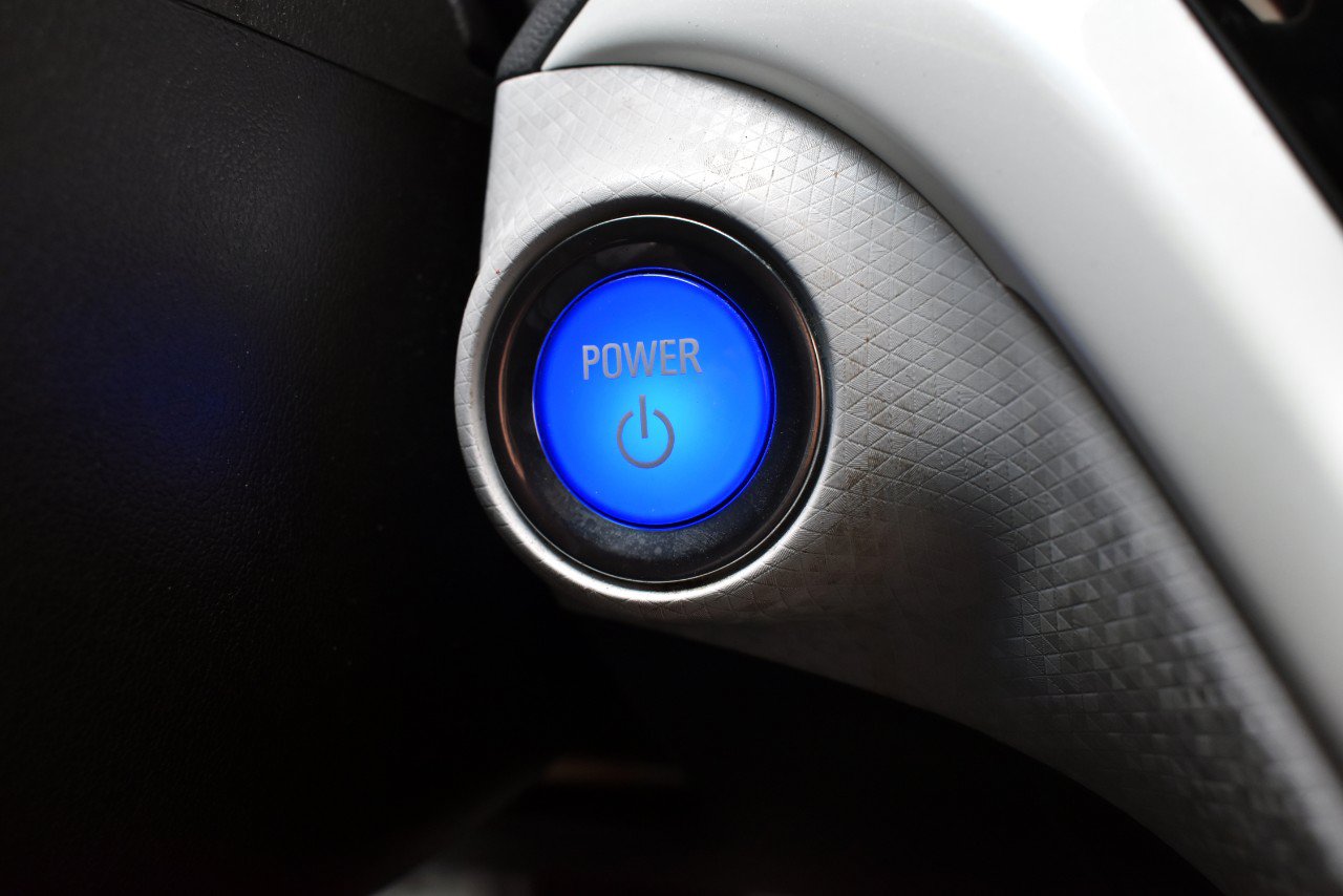 Used 2020 Chevrolet Bolt Premier w/ Infotainment Package FWD image 27