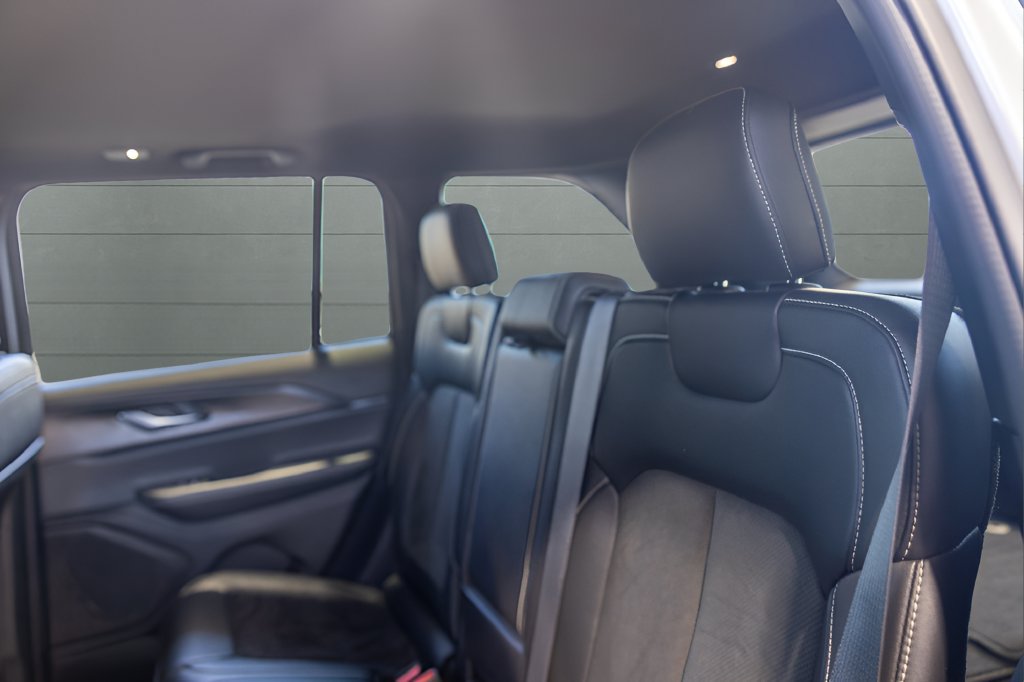 Used 2023 Jeep Grand Cherokee Altitude AWD/4WD image 49