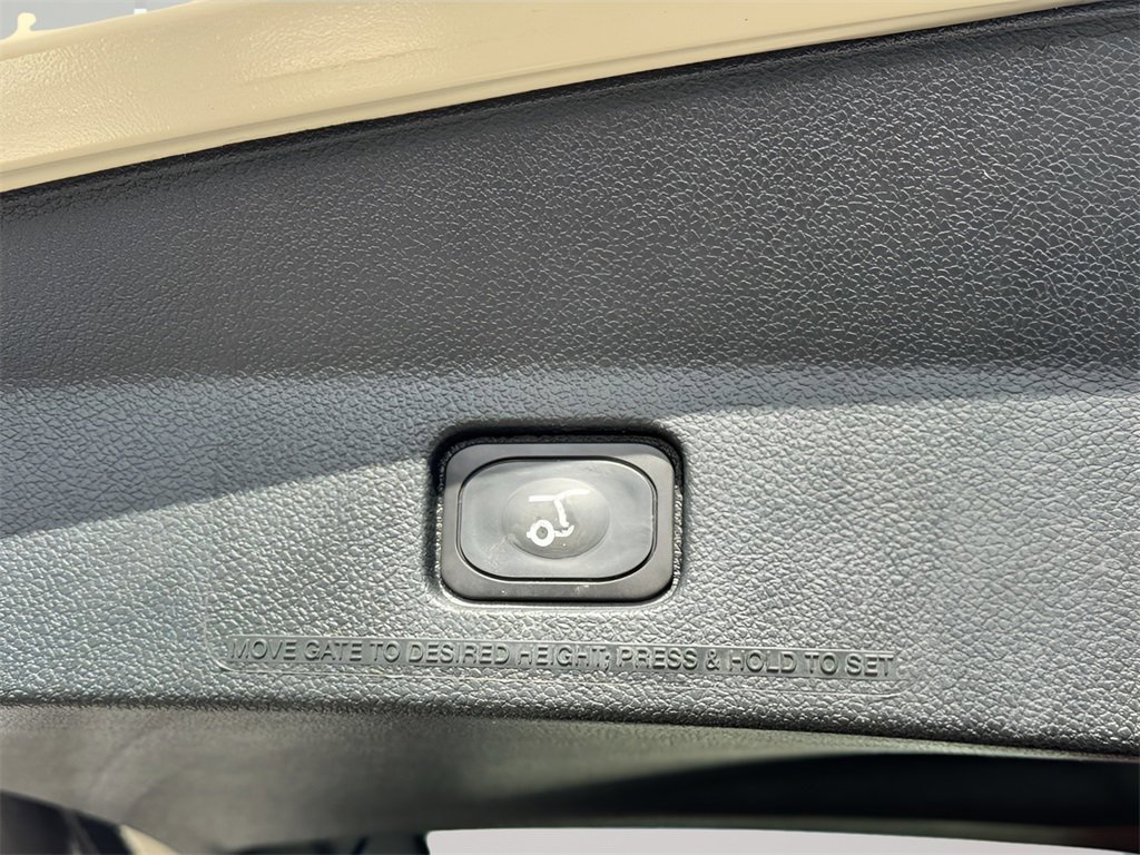 Used 2018 Ford Explorer Platinum image 42