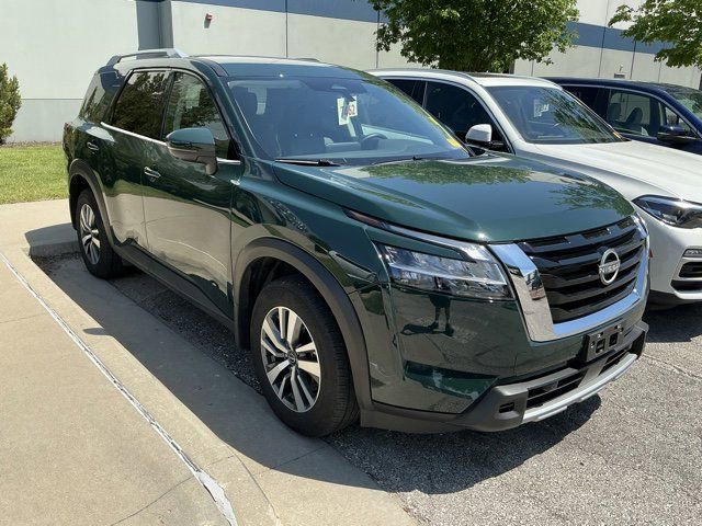 Used 2024 Nissan Pathfinder SL AWD/4WD image 4