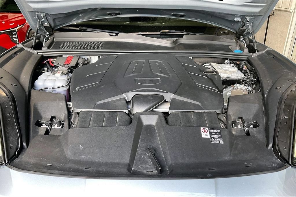 Used 2025 Porsche Cayenne AWD/4WD image 27