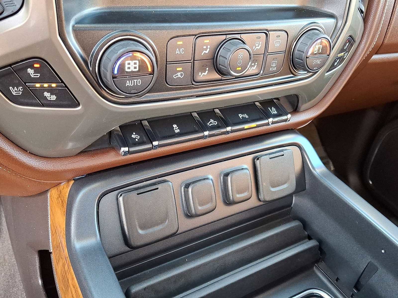 Used 2015 Chevrolet Silverado 1500 High Country w/ High Country Premium Package image 22