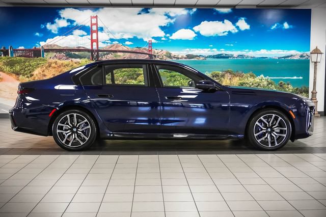 Used 2024 BMW 740i xDrive AWD/4WD image 5