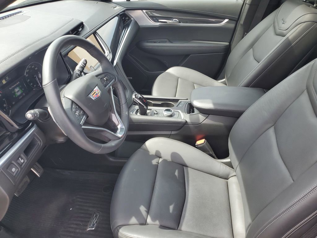 Used 2025 Cadillac XT6 Sport w/ LPO, Floor Liner Package AWD/4WD image 5