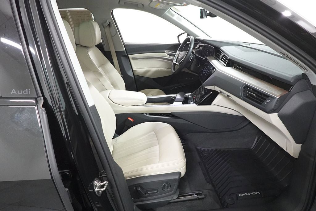 Used 2024 Audi Q8 e-tron Premium Plus w/ Premium Plus Package image 34