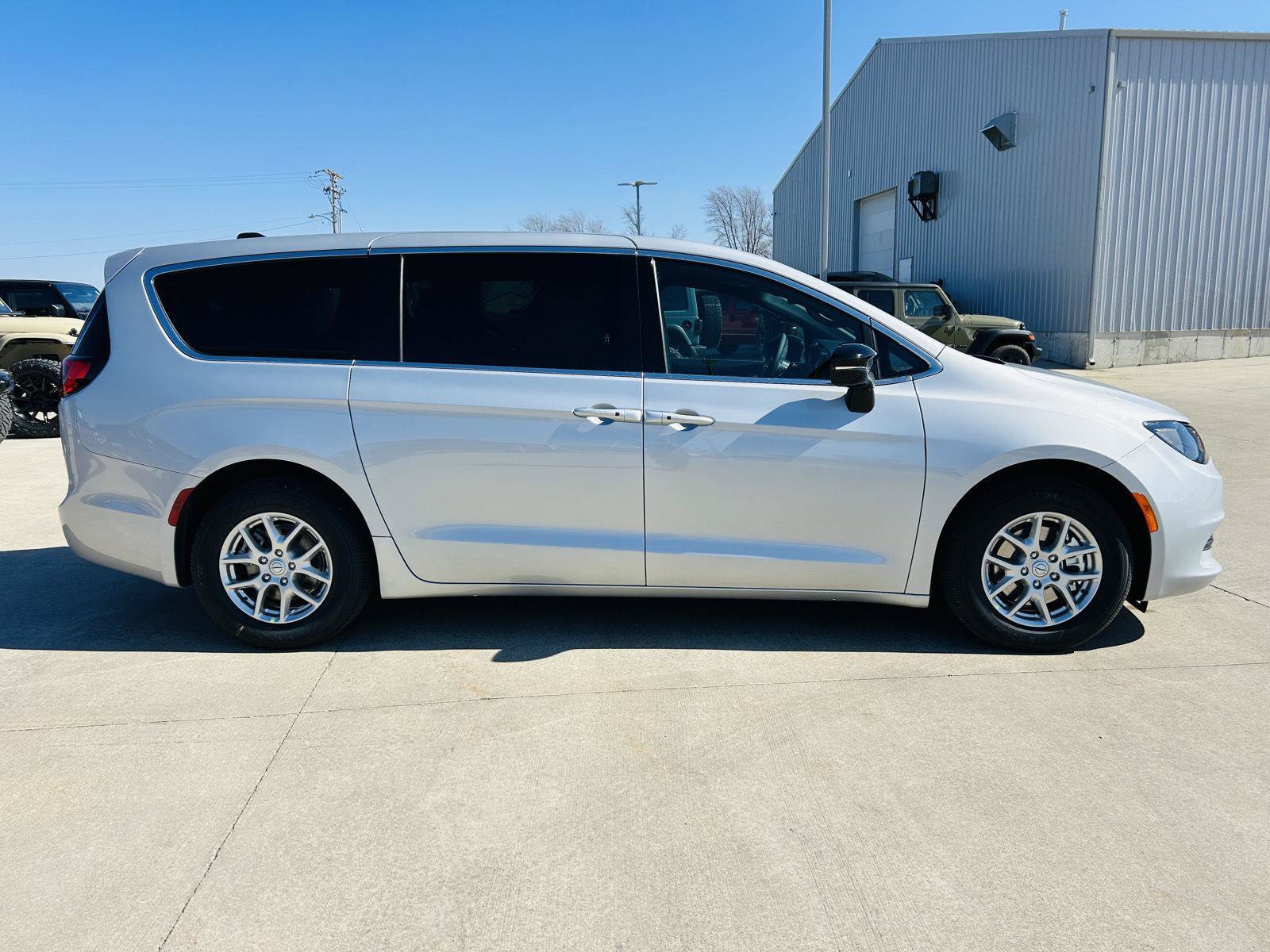 New 2026 Chrysler Voyager LX FWD image 39