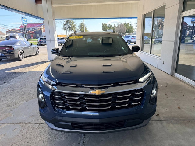 Used 2025 Chevrolet Equinox LT w/ Convenience Package II image 3