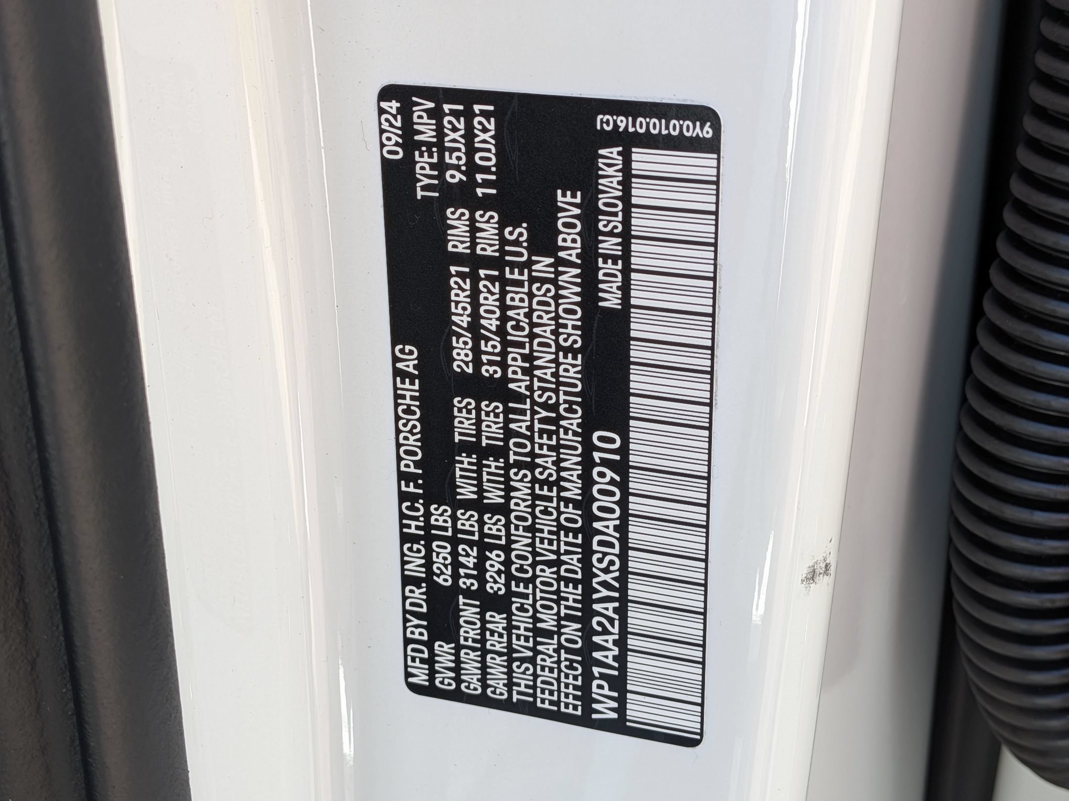 Certified 2025 Porsche Cayenne AWD/4WD image 35