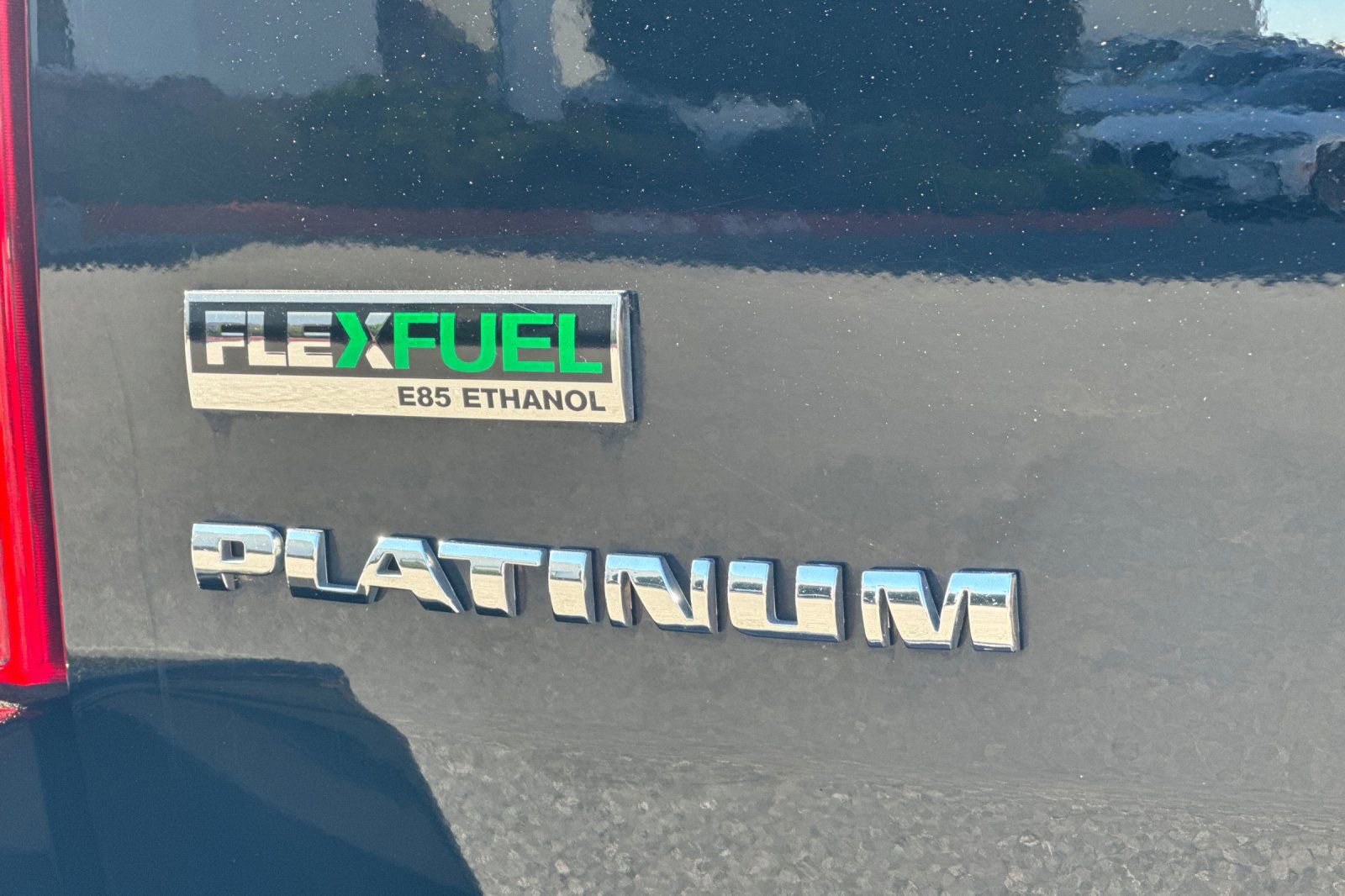 Used 2011 Cadillac Escalade ESV Platinum image 36