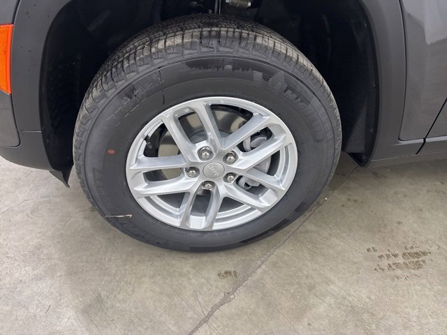 New 2025 Jeep Grand Cherokee Laredo X w/ Luxury Tech Group I image 4