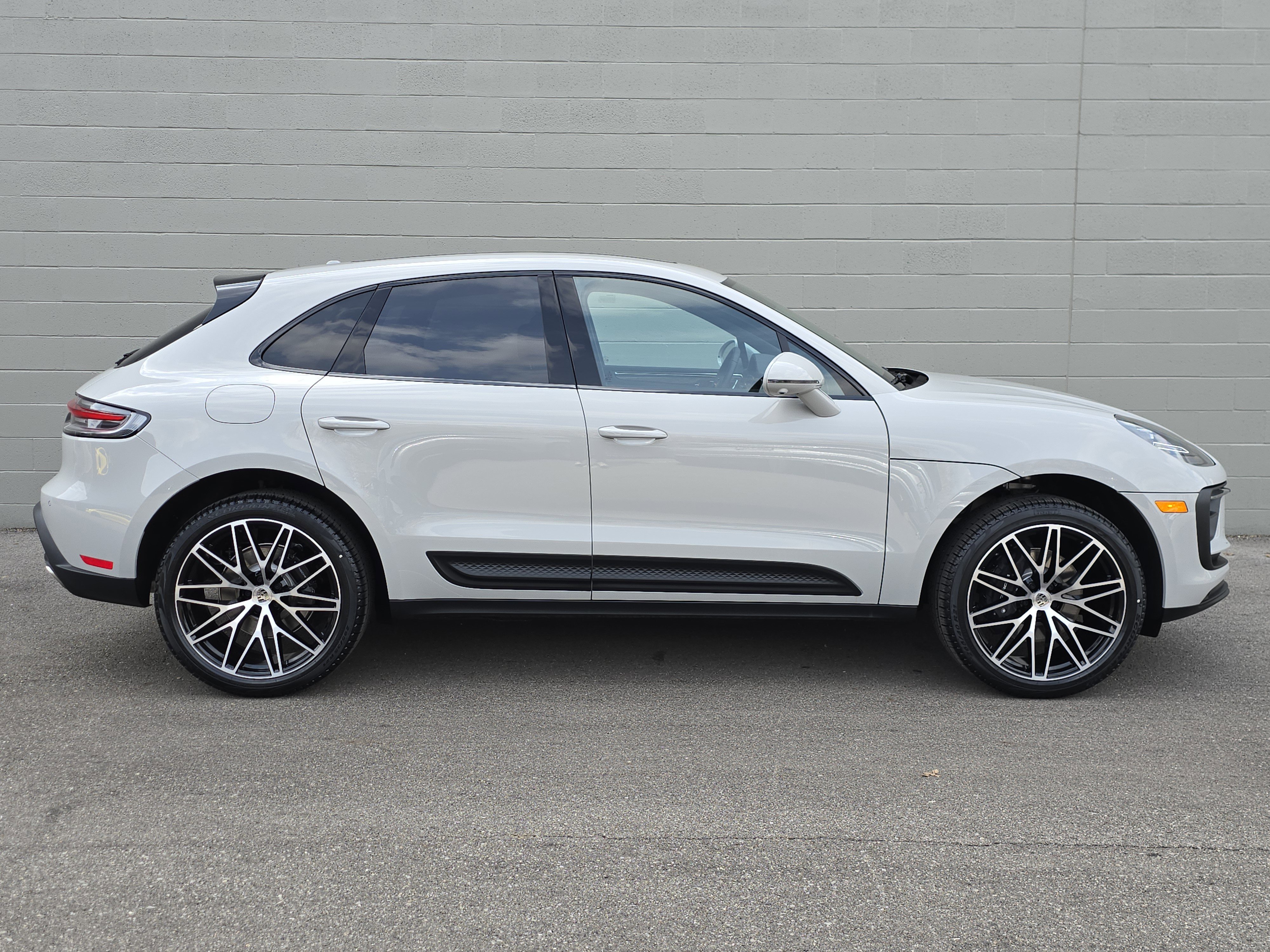 New 2026 Porsche Macan image 10