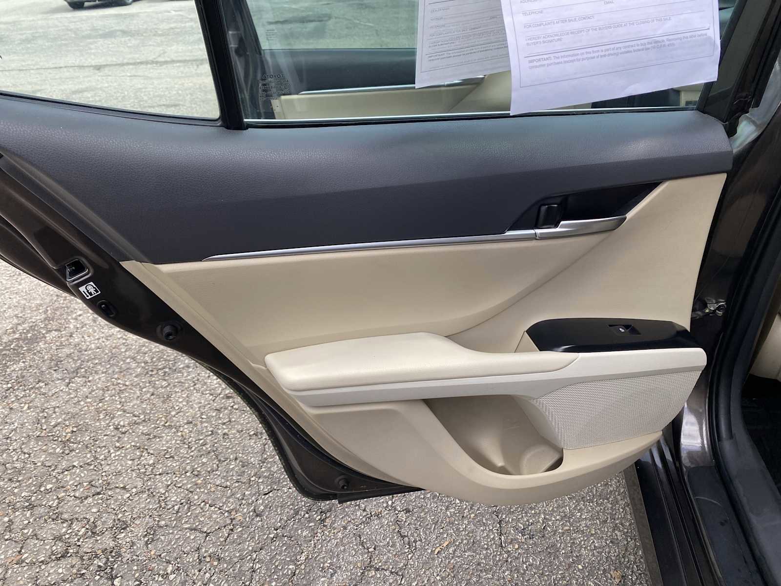 Used 2018 Toyota Camry LE w/ Moonroof Package image 29