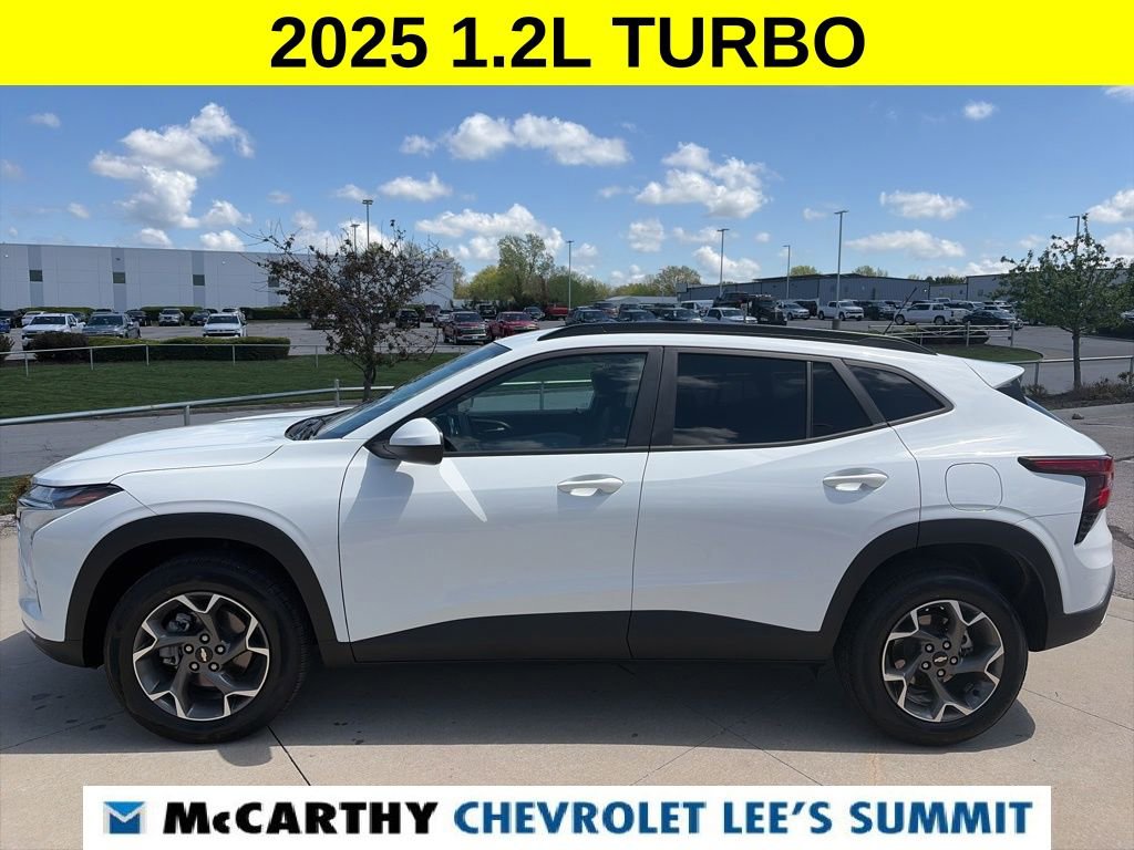 Used 2025 Chevrolet Trax LT FWD image 5