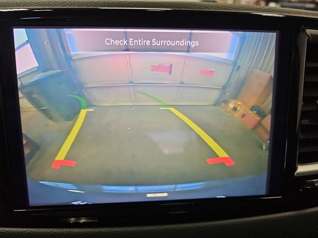 Used 2023 Chrysler Pacifica Touring-L FWD image 22