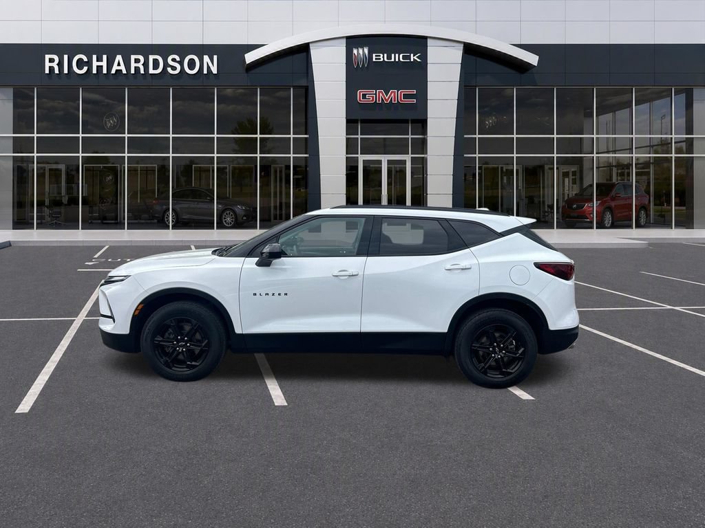 Used 2024 Chevrolet Blazer LT w/ Blazer LT Plus Package AWD/4WD image 2