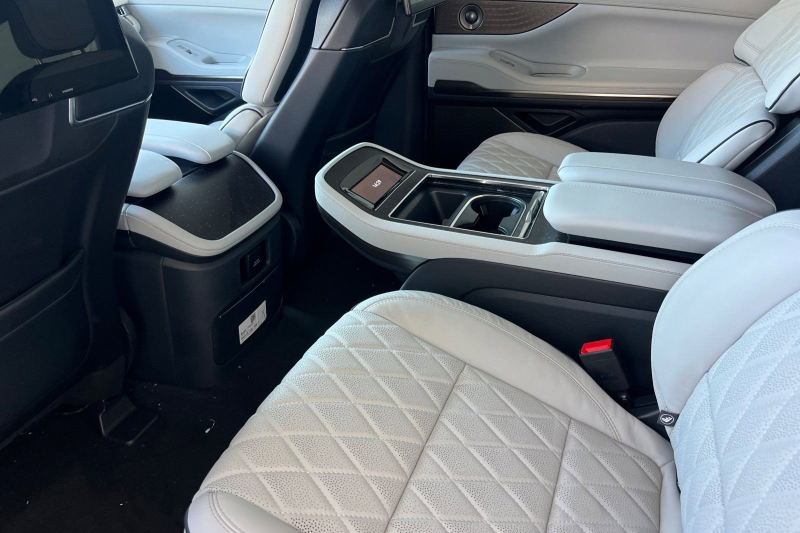 New 2026 Lincoln Navigator L Black Label AWD/4WD image 10