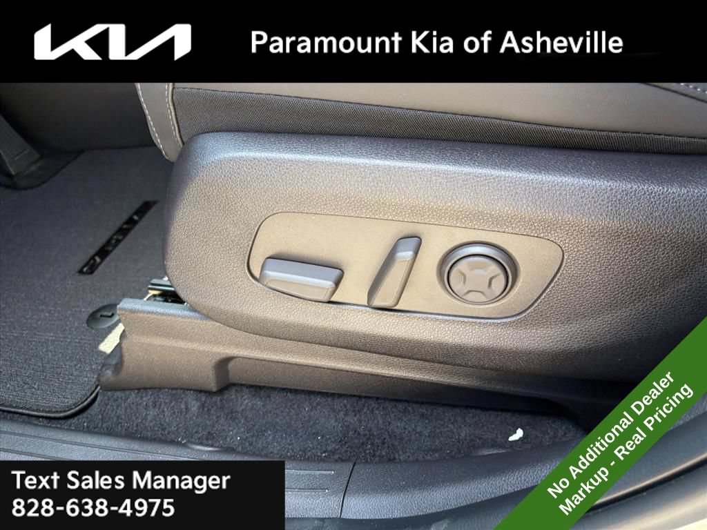 New 2026 Kia Carnival EX FWD image 18