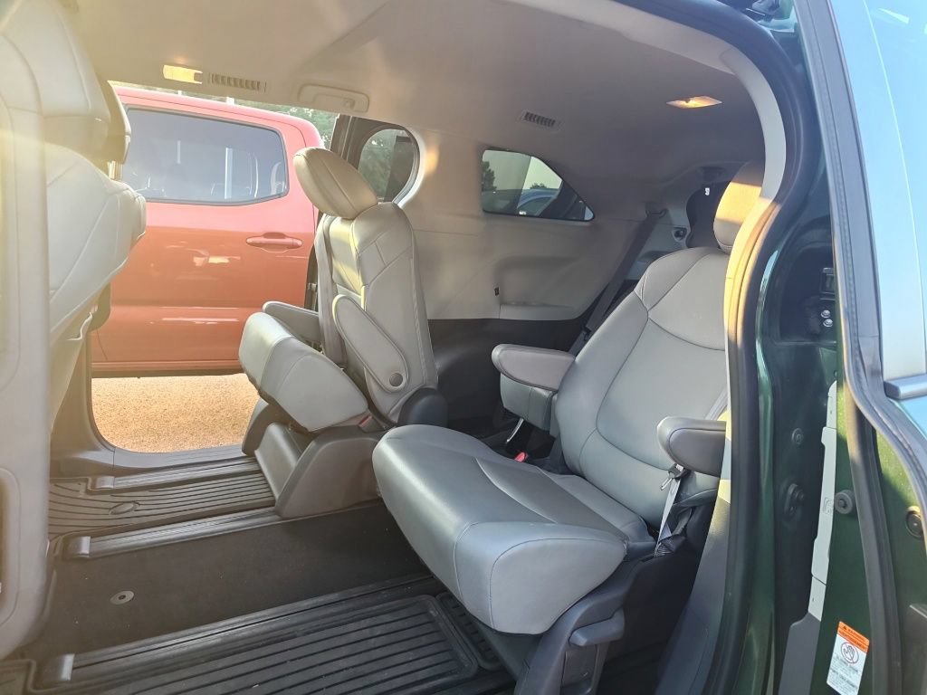 Used 2021 Toyota Sienna XLE AWD/4WD image 10