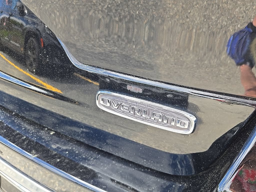Certified 2023 Jeep Grand Cherokee Overland w/ Luxury Tech Group IV AWD/4WD image 7