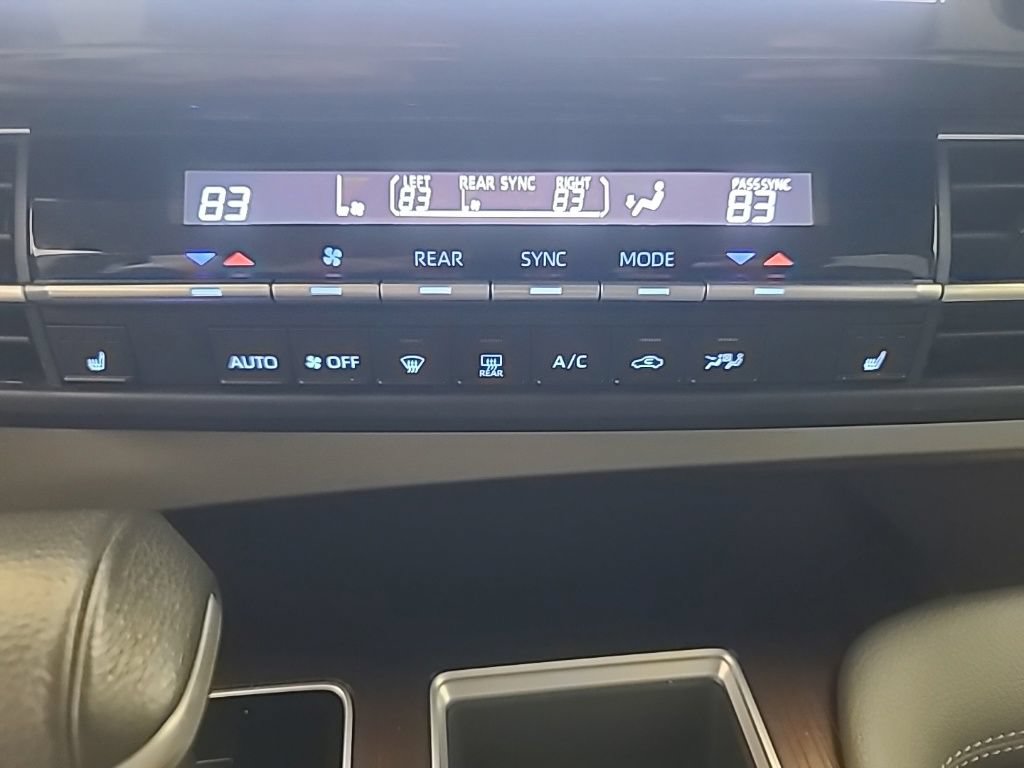 Used 2023 Toyota Sienna XLE AWD/4WD image 38
