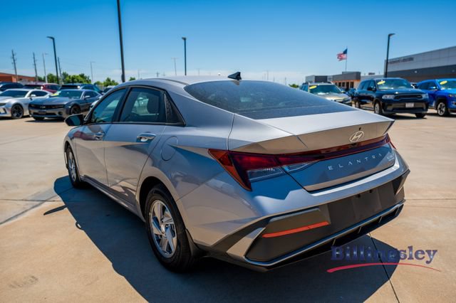 Used 2026 Hyundai Elantra SE FWD image 3