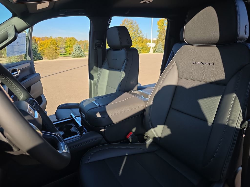New 2026 GMC Yukon XL Denali w/ LPO, Floor Liner Package AWD/4WD image 16
