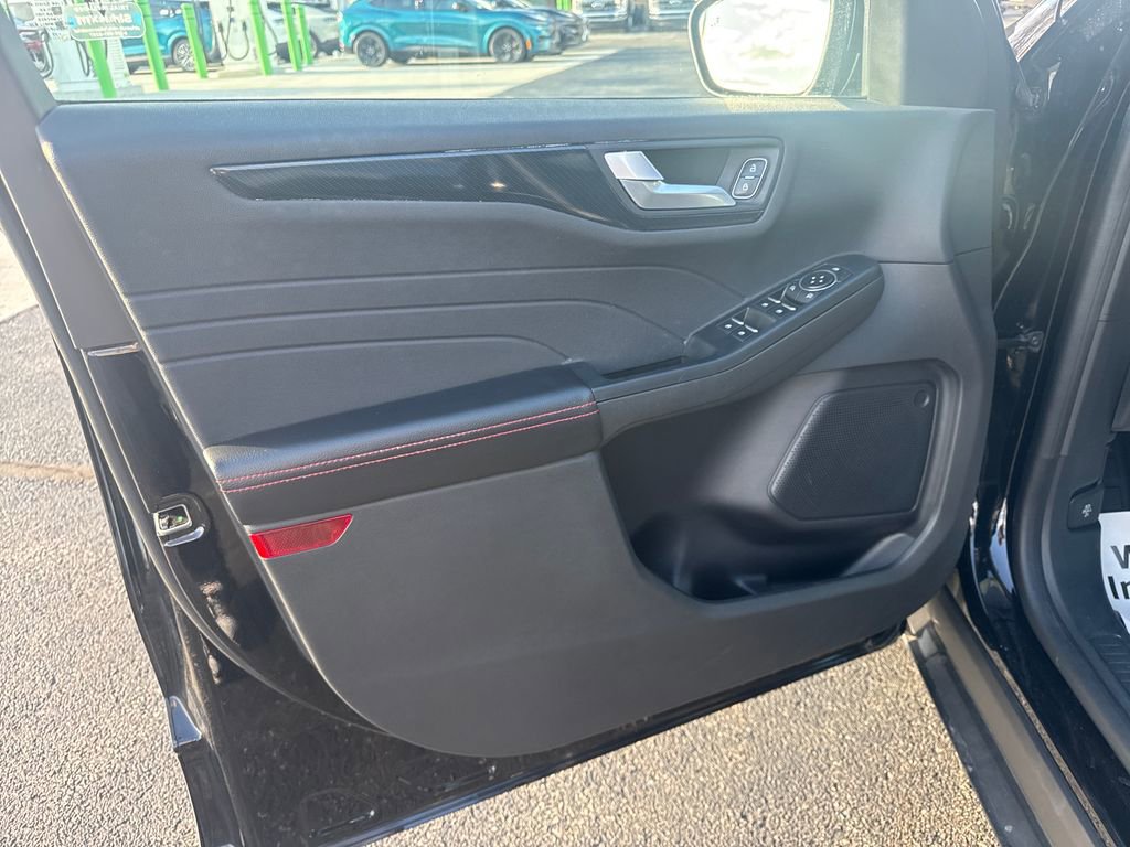 Used 2023 Ford Escape ST-Line w/ Cold Weather Package FWD image 26