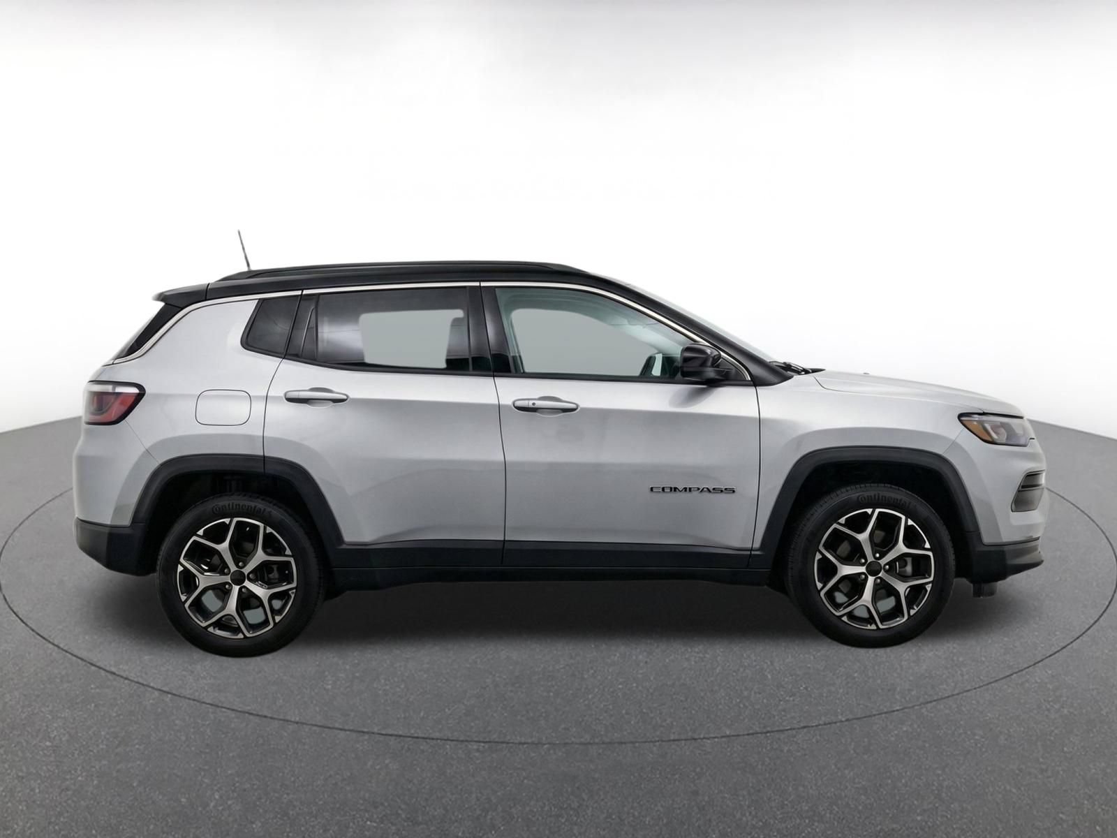 Used 2025 Jeep Compass Limited AWD/4WD image 9