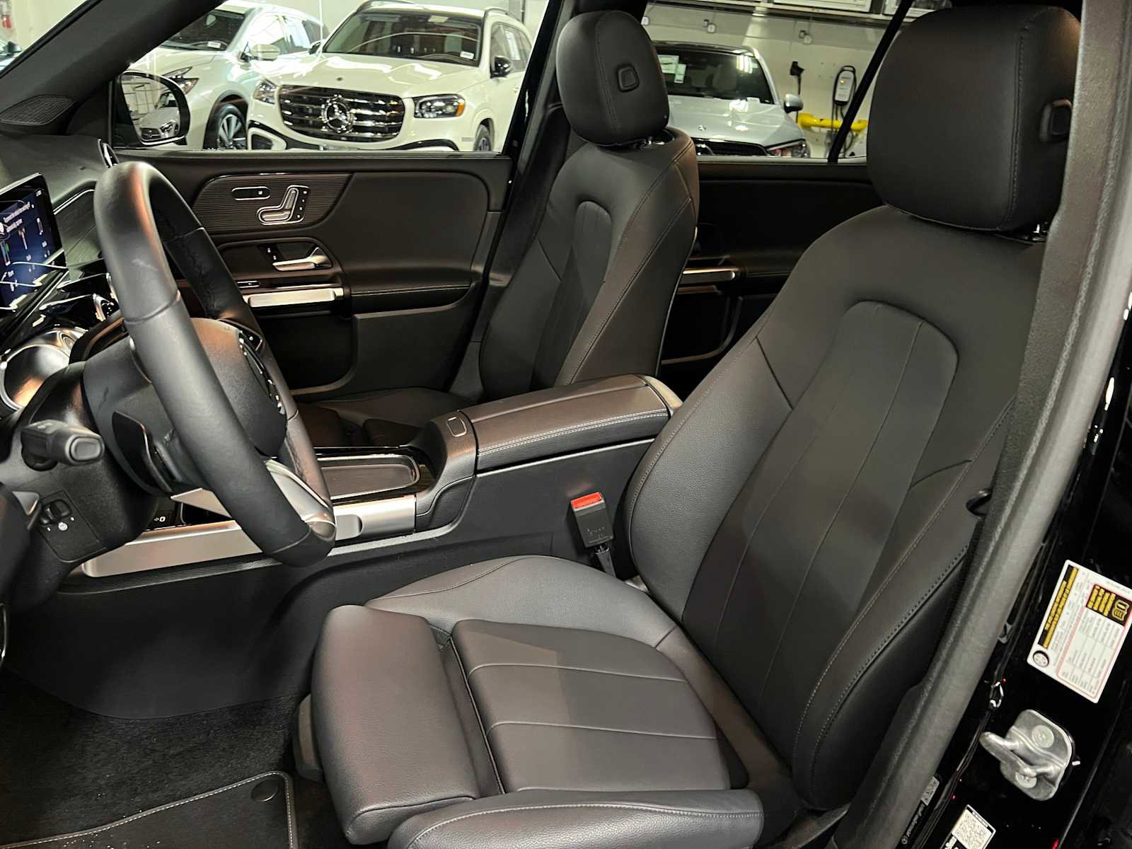 Used 2026 Mercedes-Benz GLB 250 4MATIC image 25