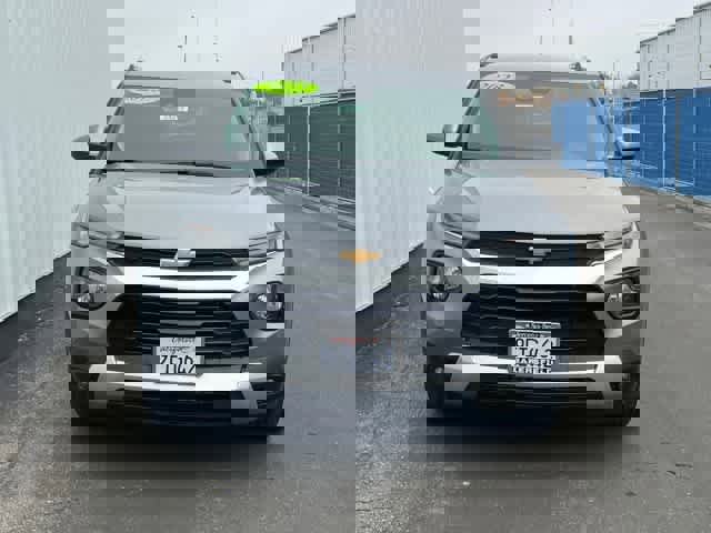 Used 2023 Chevrolet TrailBlazer LT image 2