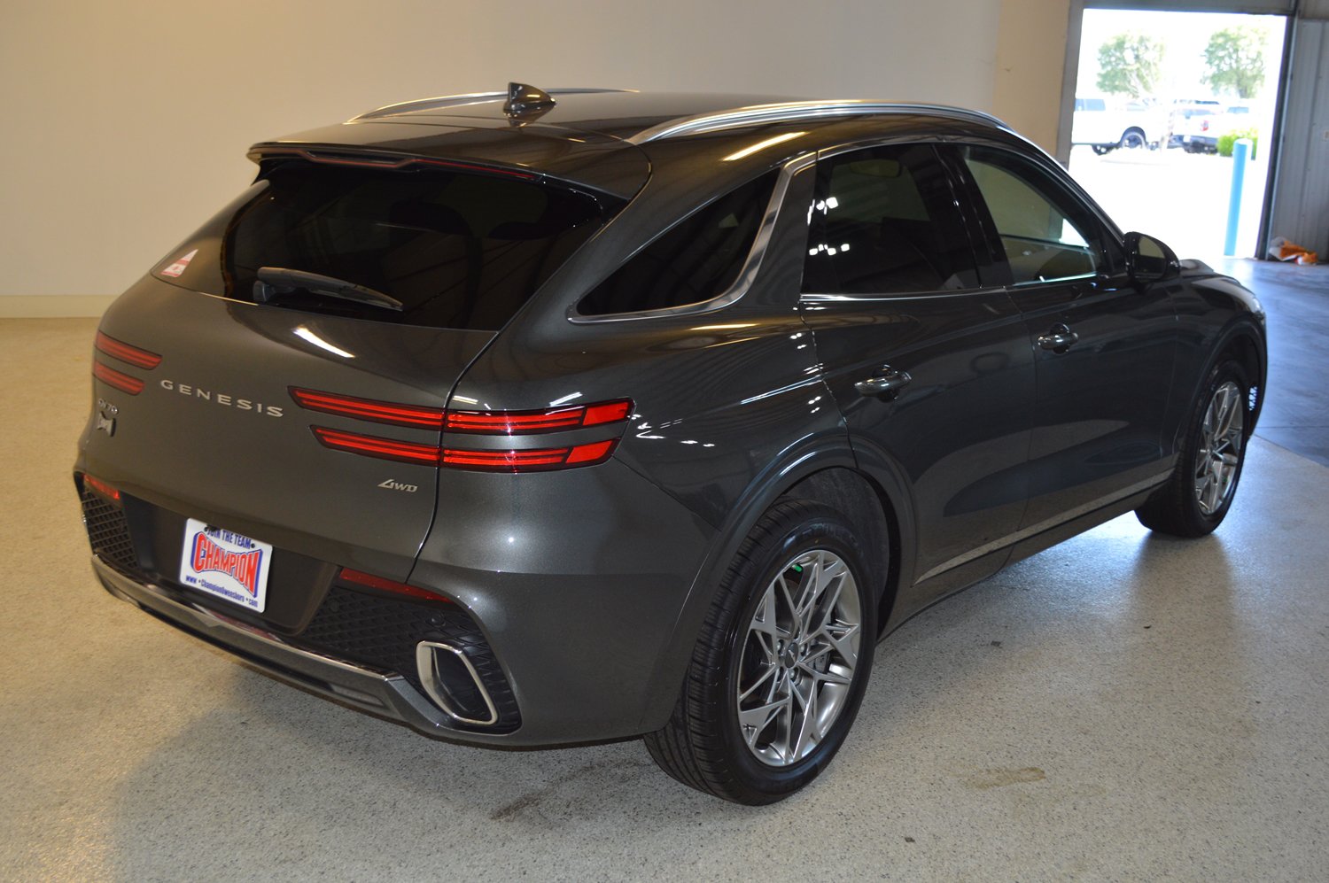 Used 2025 Genesis GV70 2.5T AWD/4WD image 3
