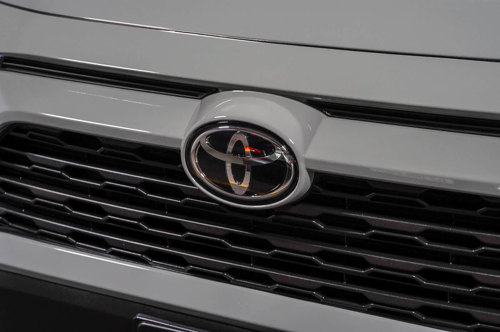 Certified 2021 Toyota RAV4 XLE FWD image 9