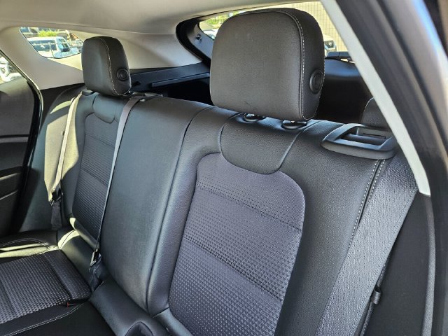 Used 2025 Chevrolet Trax LT FWD image 17