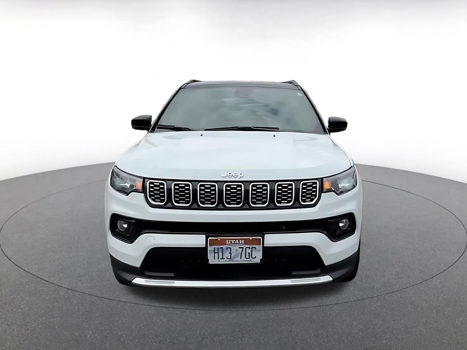 Used 2025 Jeep Compass Limited AWD/4WD image 4