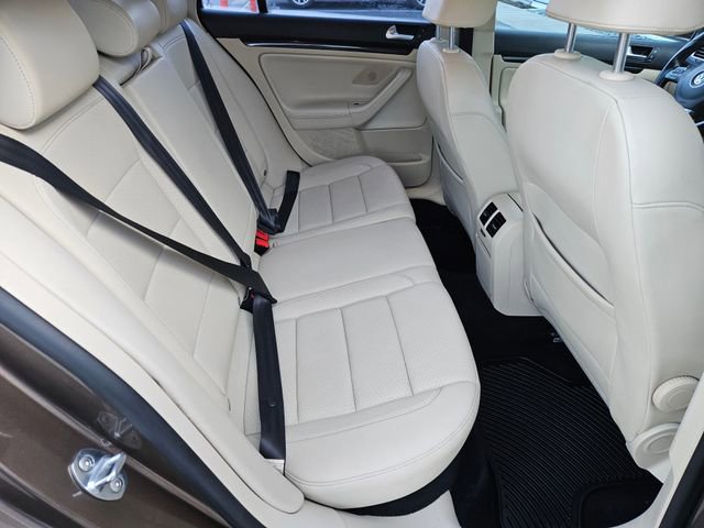 Used 2013 Volkswagen Jetta TDI image 16