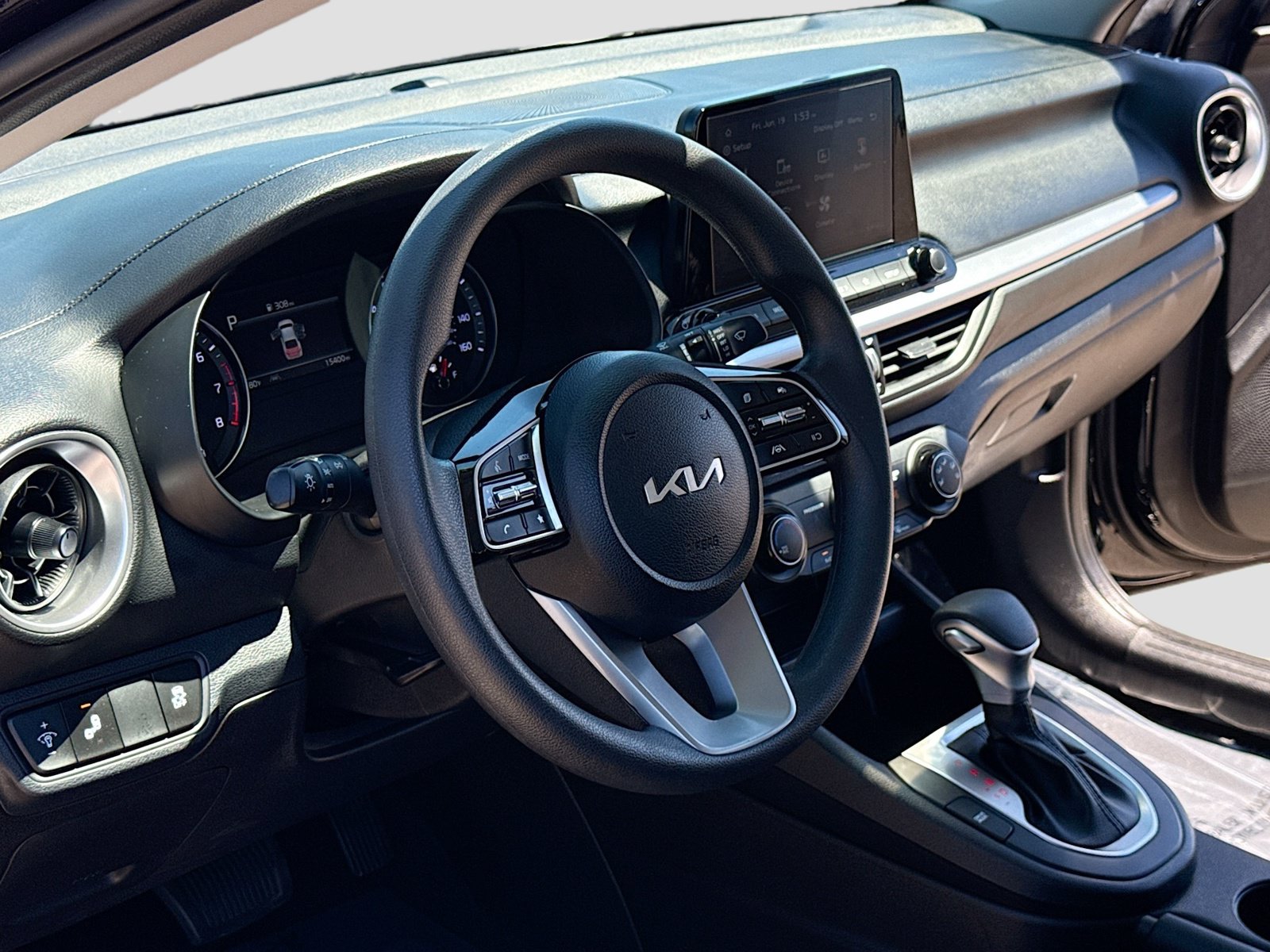 Used 2023 Kia Forte LXS w/ LXS Technology Package FWD image 4