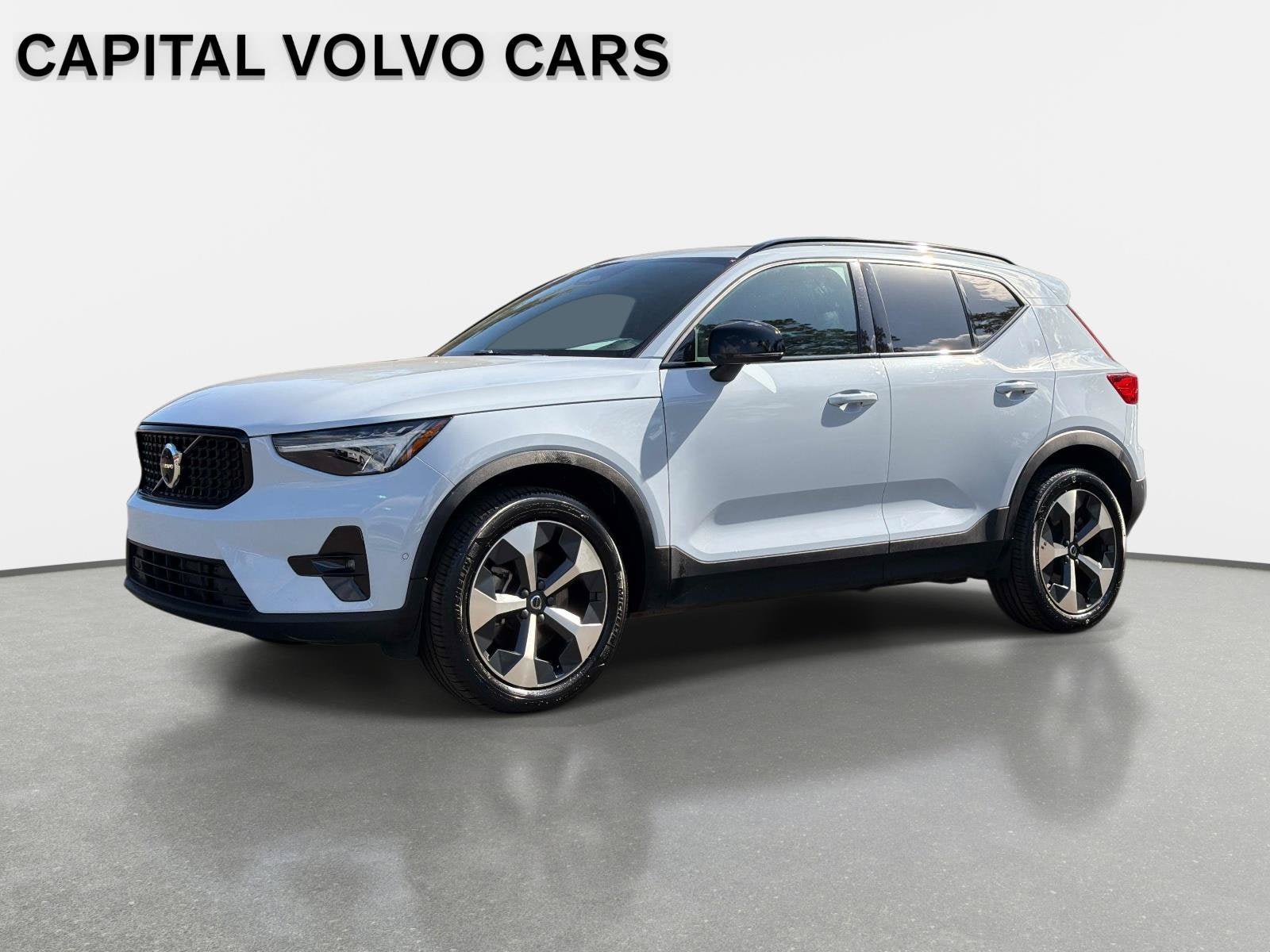 Used 2024 Volvo XC40 B5 Plus